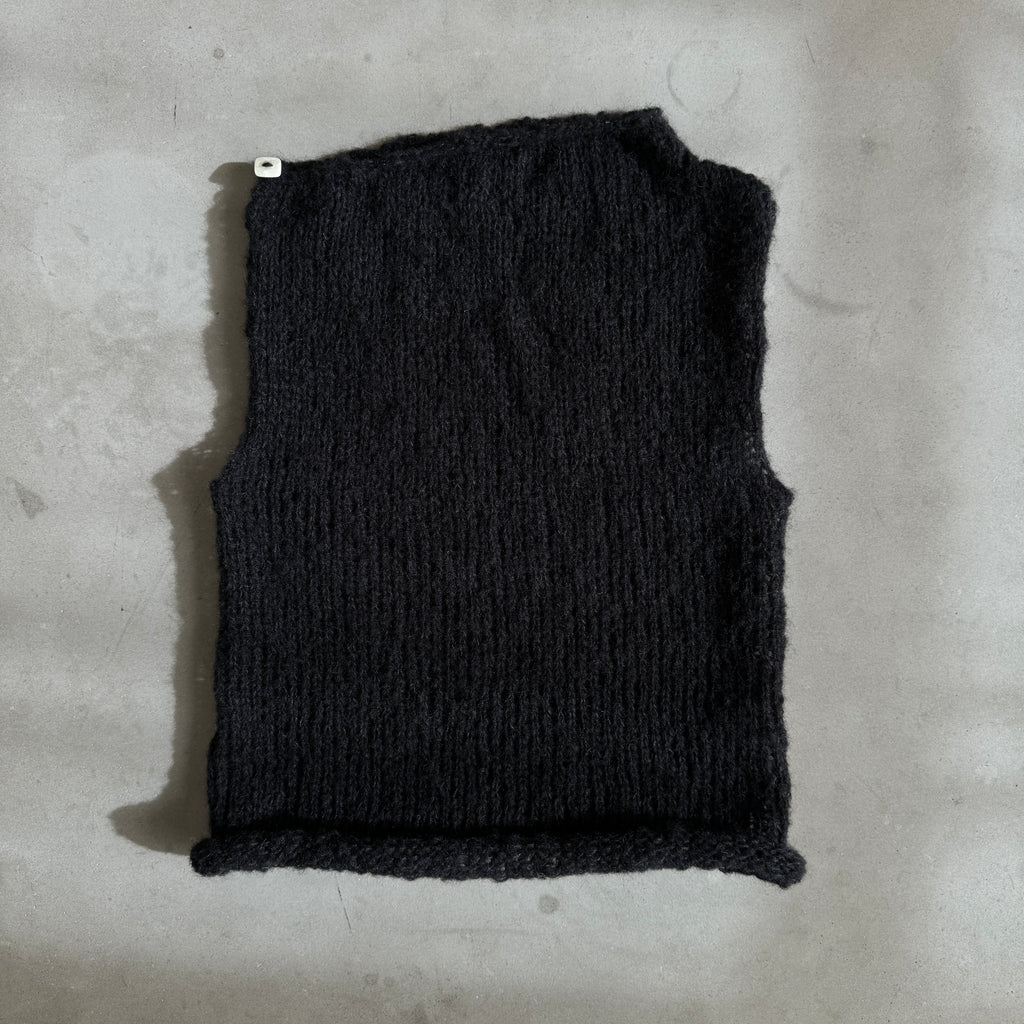 the pearl vest: black