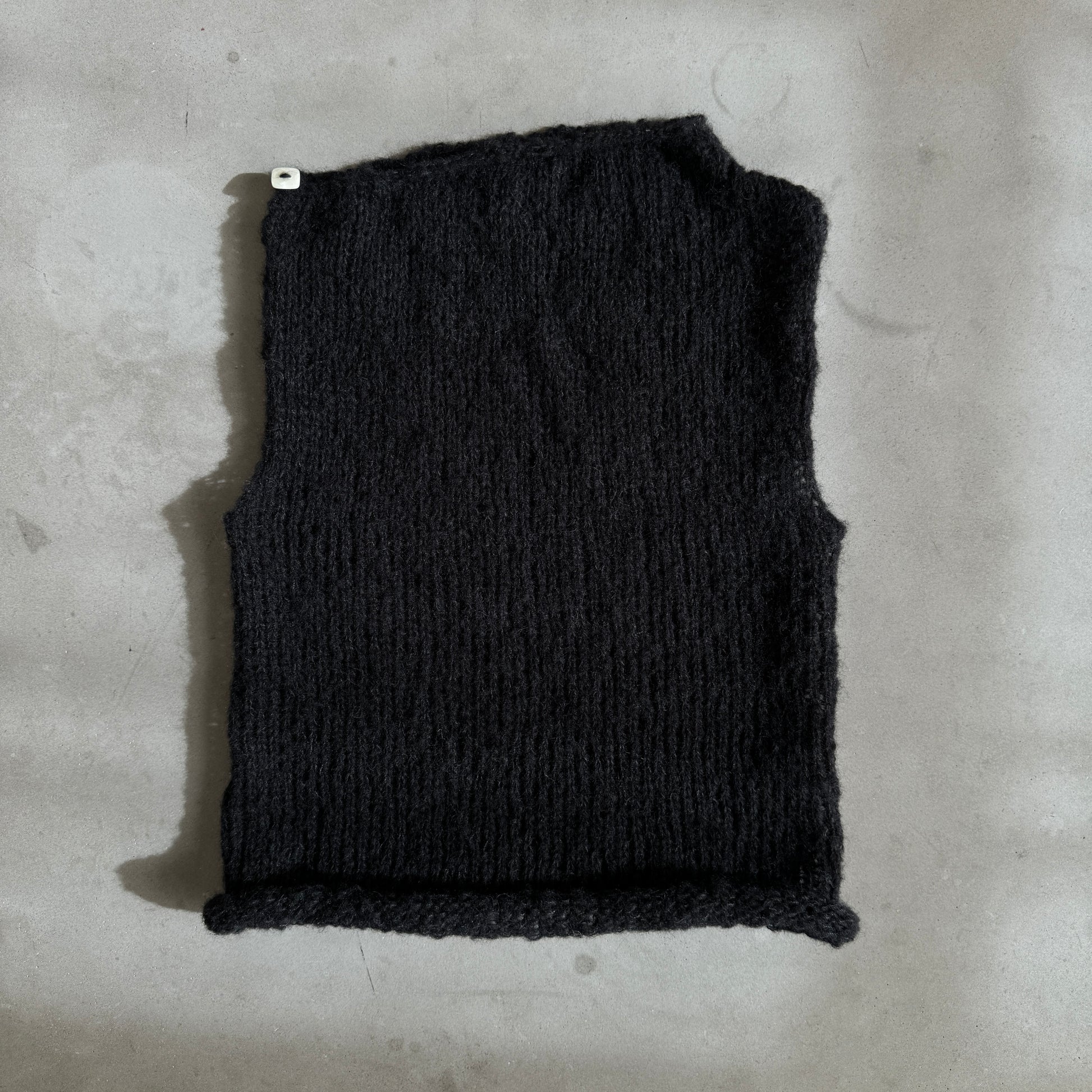 the pearl vest: black