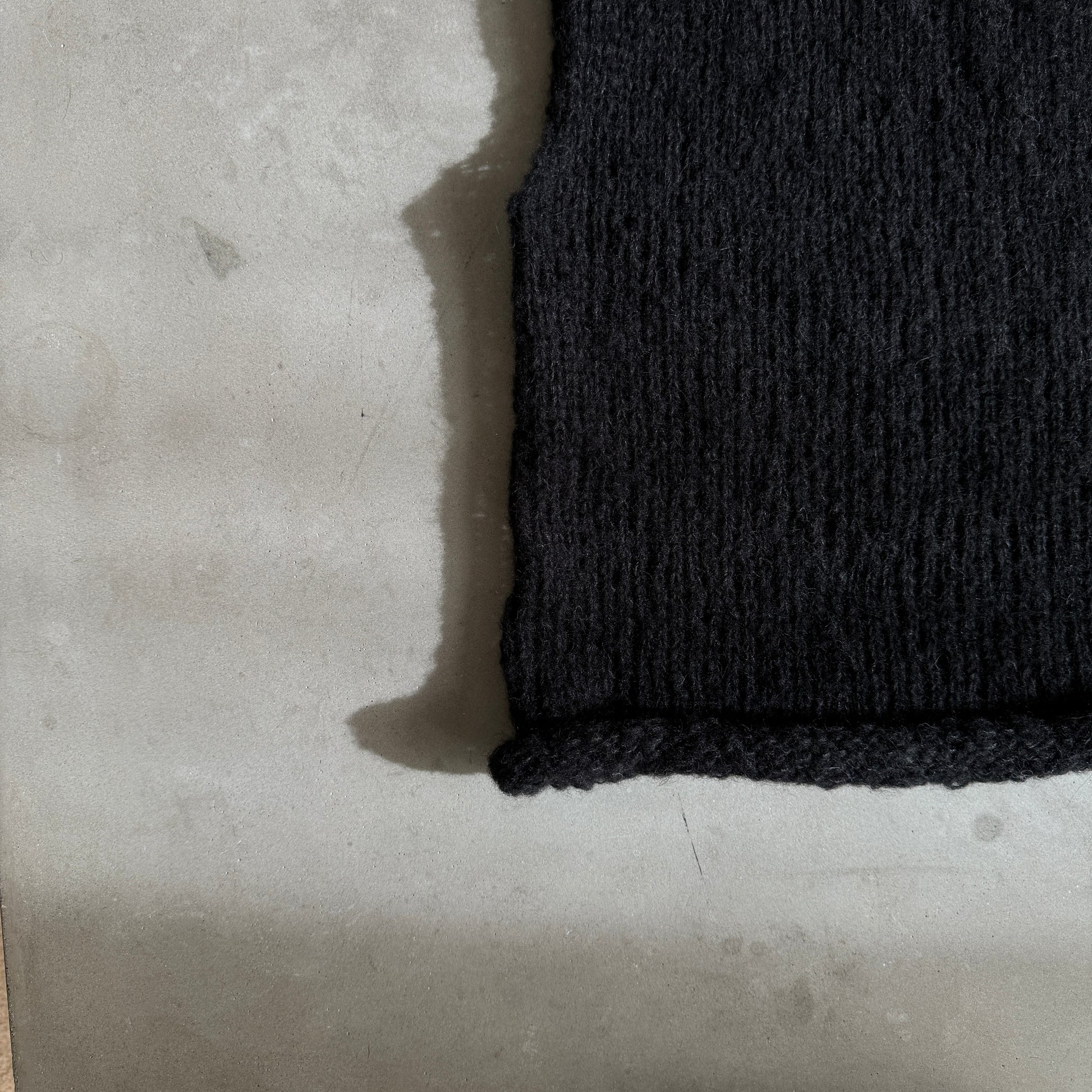 the pearl vest: black